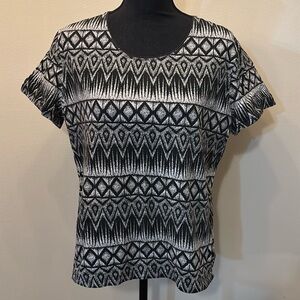 Kim Rogers Women’s T Shirt with black and‎ gray design rounded neck